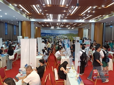"仲夏之约 职等你来"招聘会在福州举行